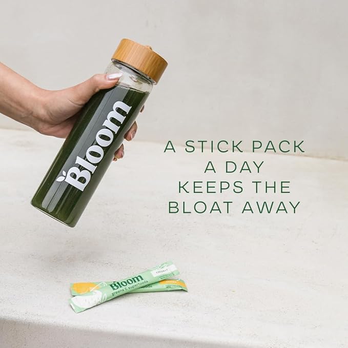 Bloom Nutrition Greens and Superfoods Powder Packets for Digestive Health, Greens Powder, Digestive Enzymes, Probiotics, Spirulina, Chlorella for Bloating & Gut Support, 15 Stick, Strawberry Kiwi