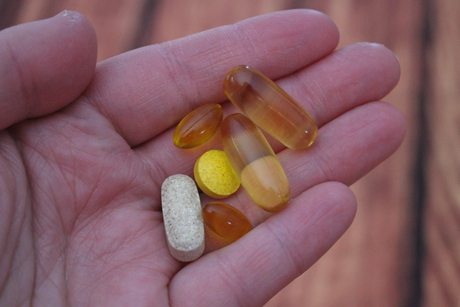 LifeSwitch antioxidant support supplements with vitamin C, resveratrol, and green tea for cellular protection