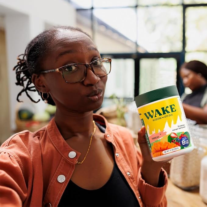 Wake Antioxidant Super Greens, Best Natural Powder Superfood, Spirulina & Chlorella, Vitamin B12, Non-GMO Vegan Drink, Juice & Smoothie Blend, Enzymes, Probiotics, Acai Berry & Camu Camu